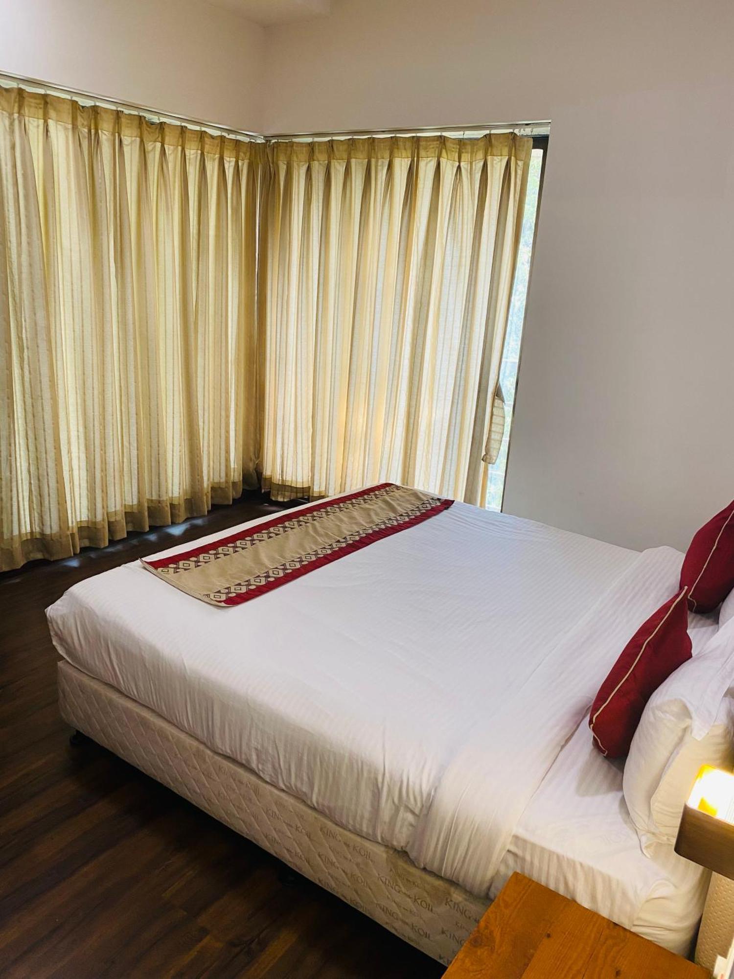Mumbai House Luxury Apartments Santacruz East, Mumbai Exterior foto