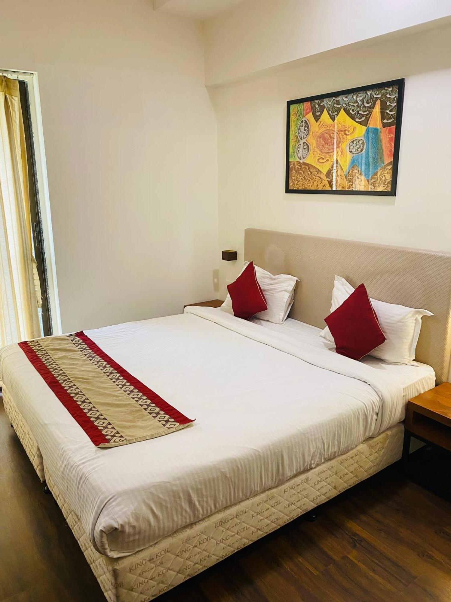Mumbai House Luxury Apartments Santacruz East, Mumbai Exterior foto