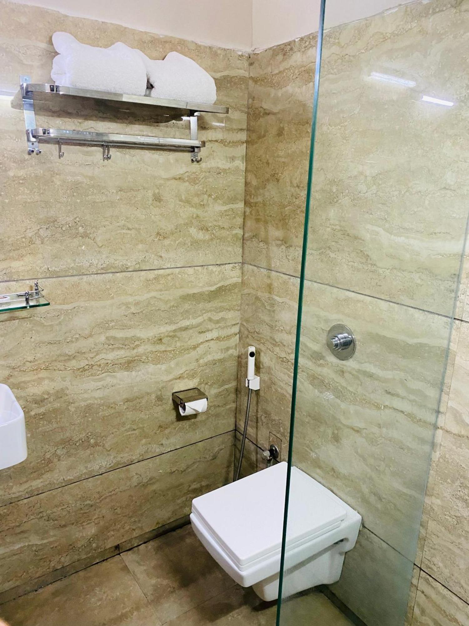 Mumbai House Luxury Apartments Santacruz East, Mumbai Exterior foto