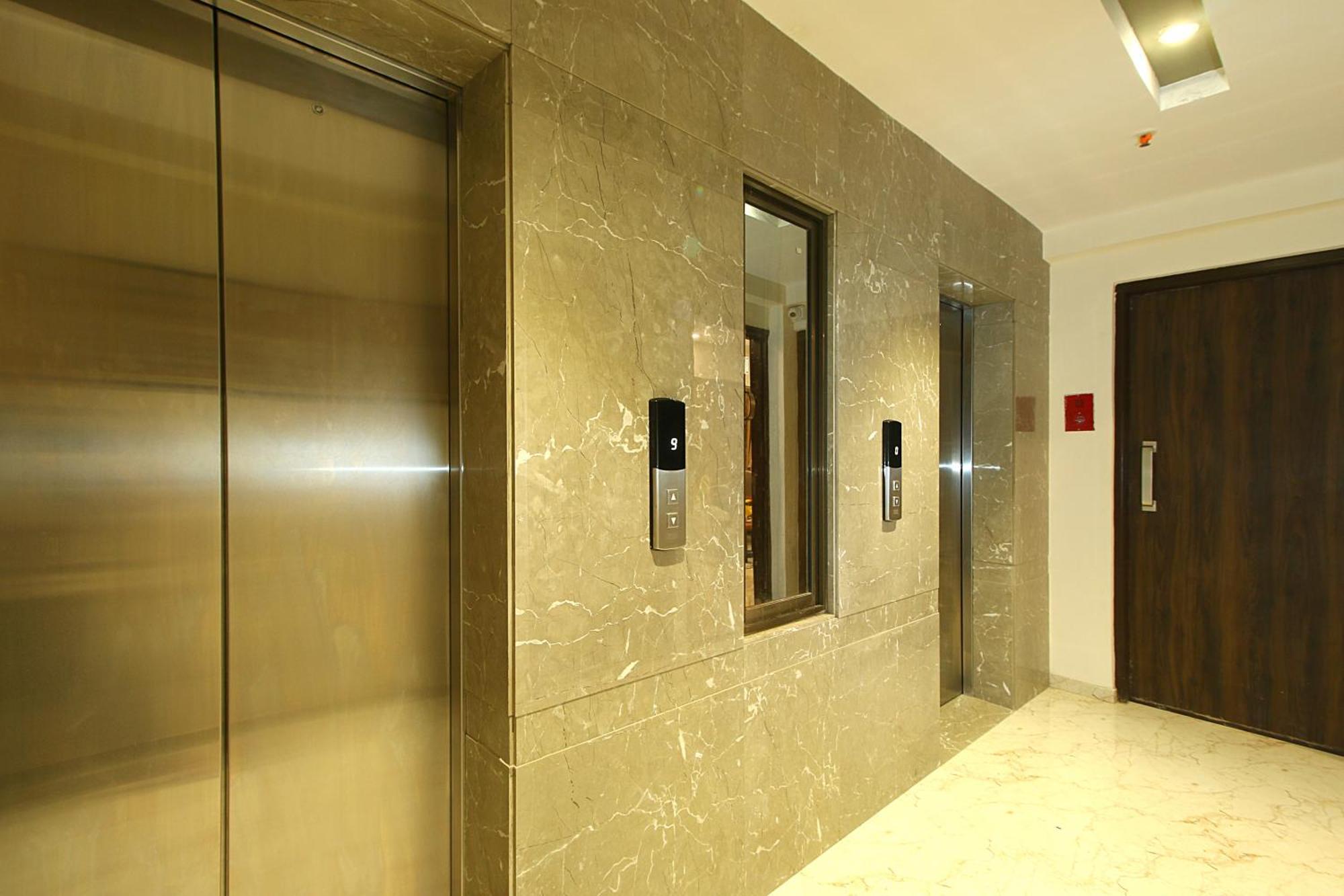 Mumbai House Luxury Apartments Santacruz East, Mumbai Exterior foto