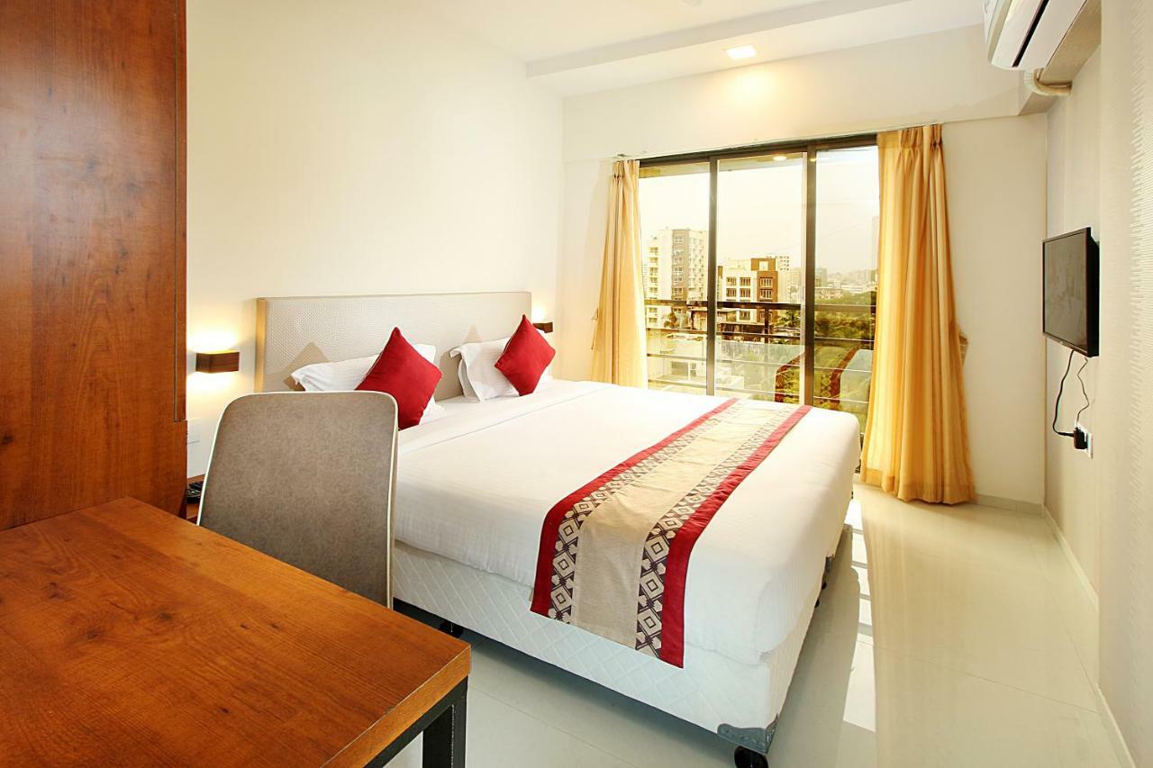 Mumbai House Luxury Apartments Santacruz East, Mumbai Exterior foto