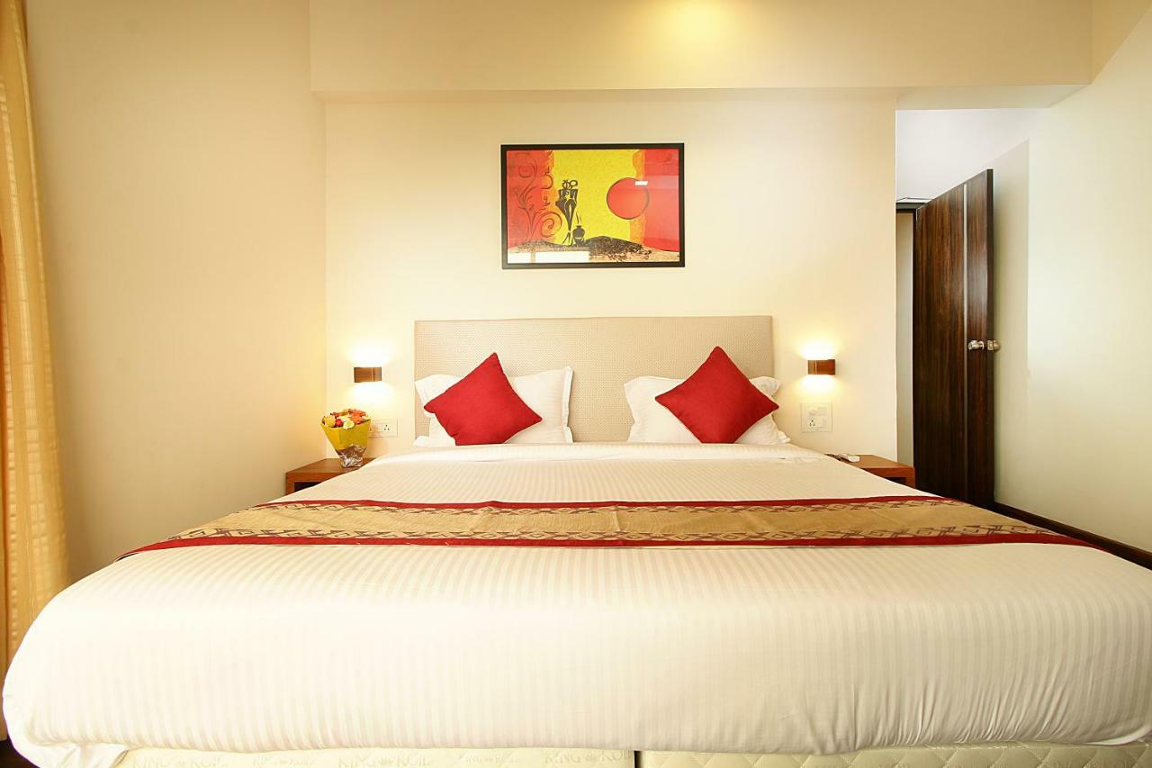 Mumbai House Luxury Apartments Santacruz East, Mumbai Exterior foto