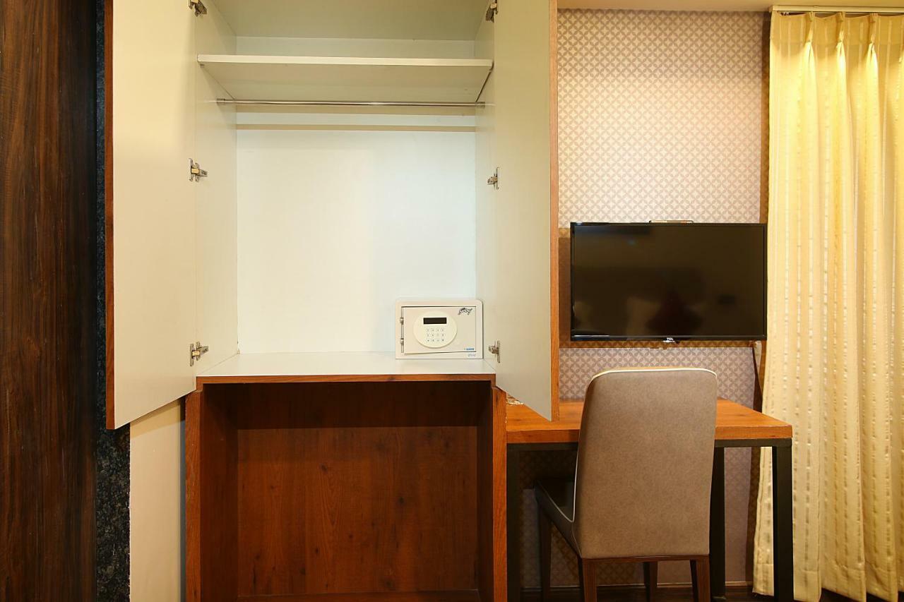 Mumbai House Luxury Apartments Santacruz East, Mumbai Exterior foto