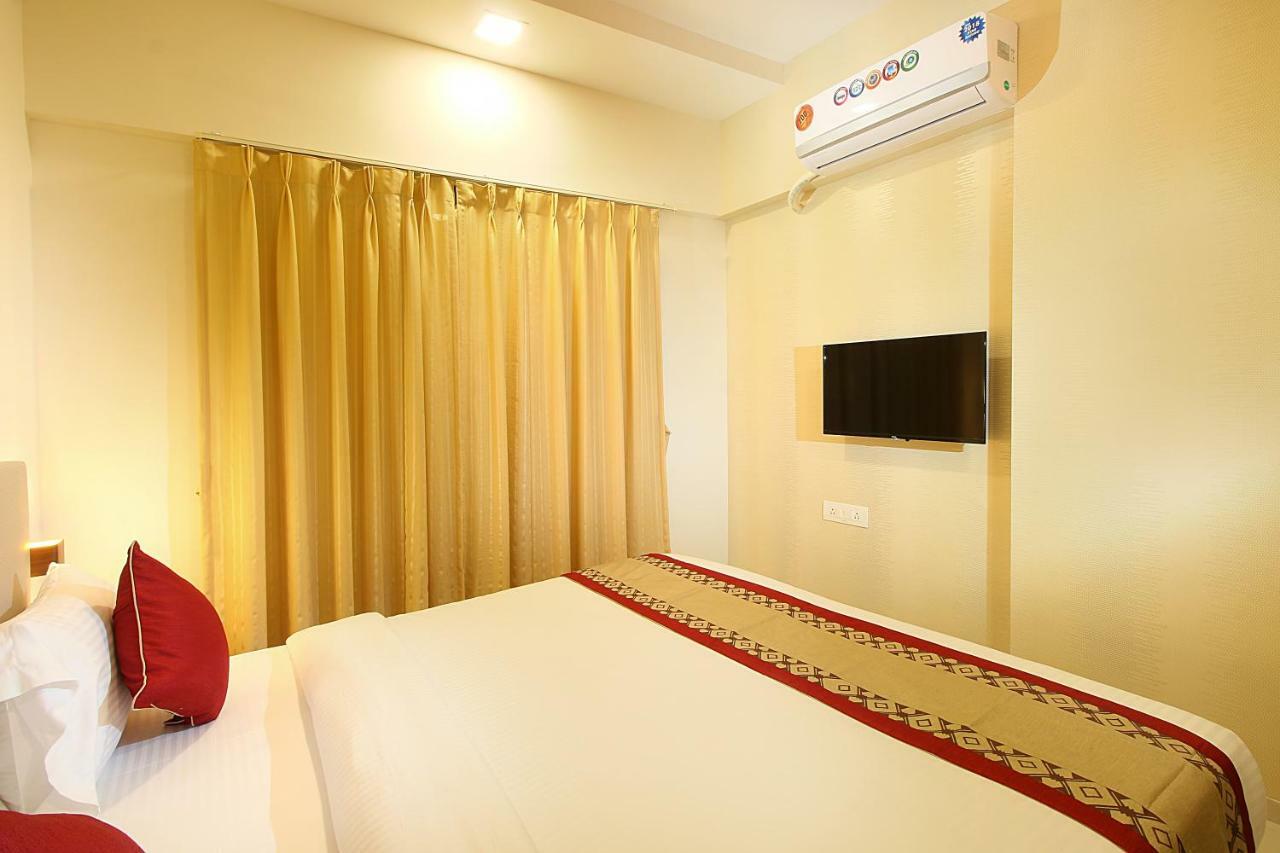 Mumbai House Luxury Apartments Santacruz East, Mumbai Exterior foto